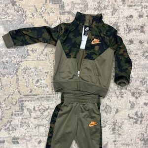 NIKE track suit 2T